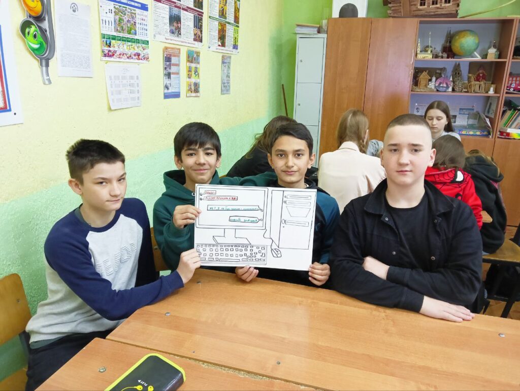 Акция "Безопасность в цифровом мире". Плакаты обучающихся "Безопасность в цифровом мире".